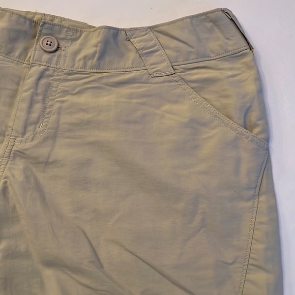 Columbia Ladies Kahki Color PFG Shorts Size L - Picture 2 of 8